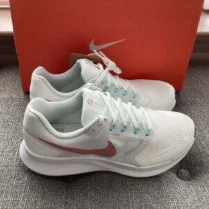 Nike Women’s Run Swift 3 Running Sneakers, size 8.5